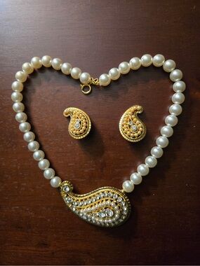 Gold-Paisley Pearl Necklace and Earring Set - White Pearls